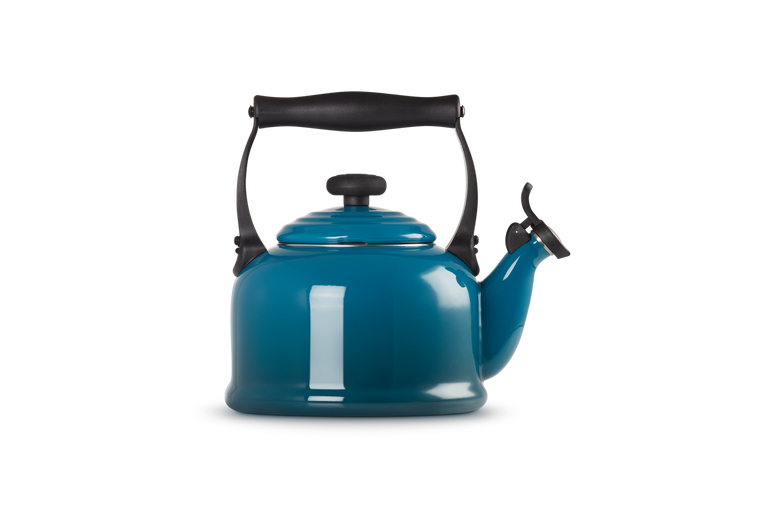 Le creuset hot sale classic tea kettle