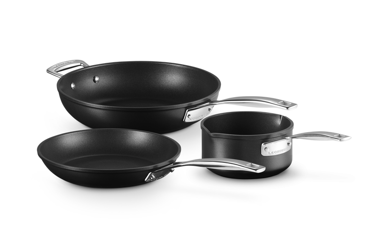 Le creuset deals cookware set