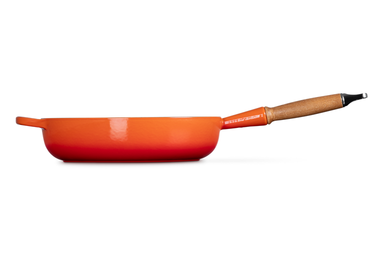 Iron on sale saute pan