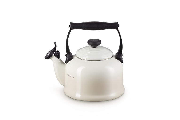 Le creuset traditional stovetop cheap whistling kettle